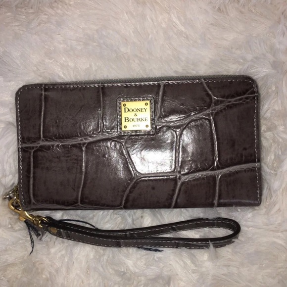 Dooney & Bourke NWOT Denison Croco Leather Cameron Satchel w/matching Wristlet - Picture 12 of 12